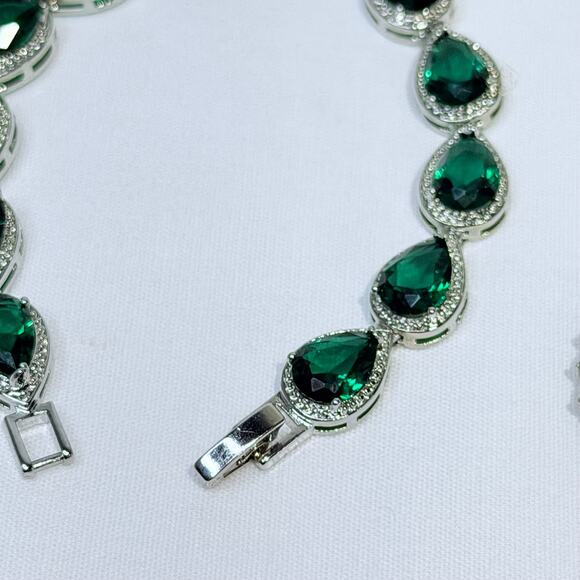 Emerald Teardrop Pear Shape Necklace Pendant, Earrings, Bracelet Set, Plated - Picture 9 of 10